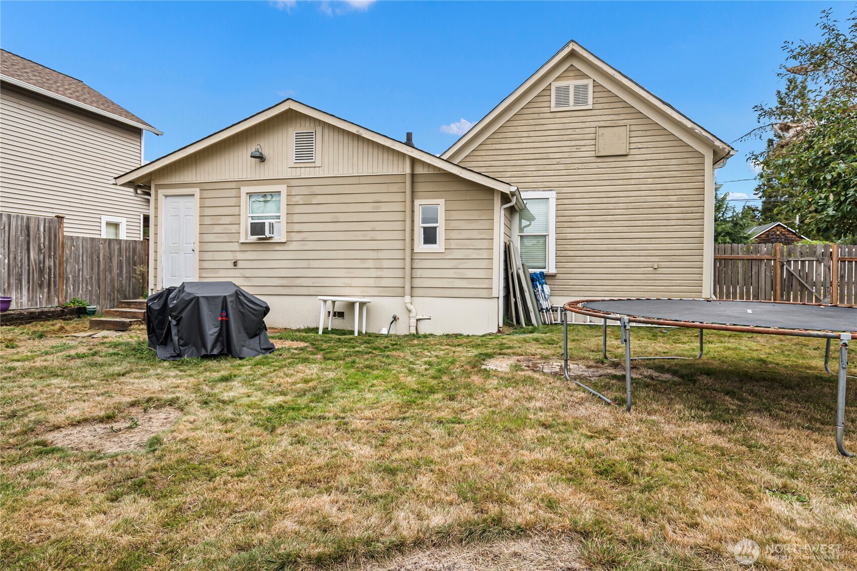 227 S Cedar Street Property Photo 19