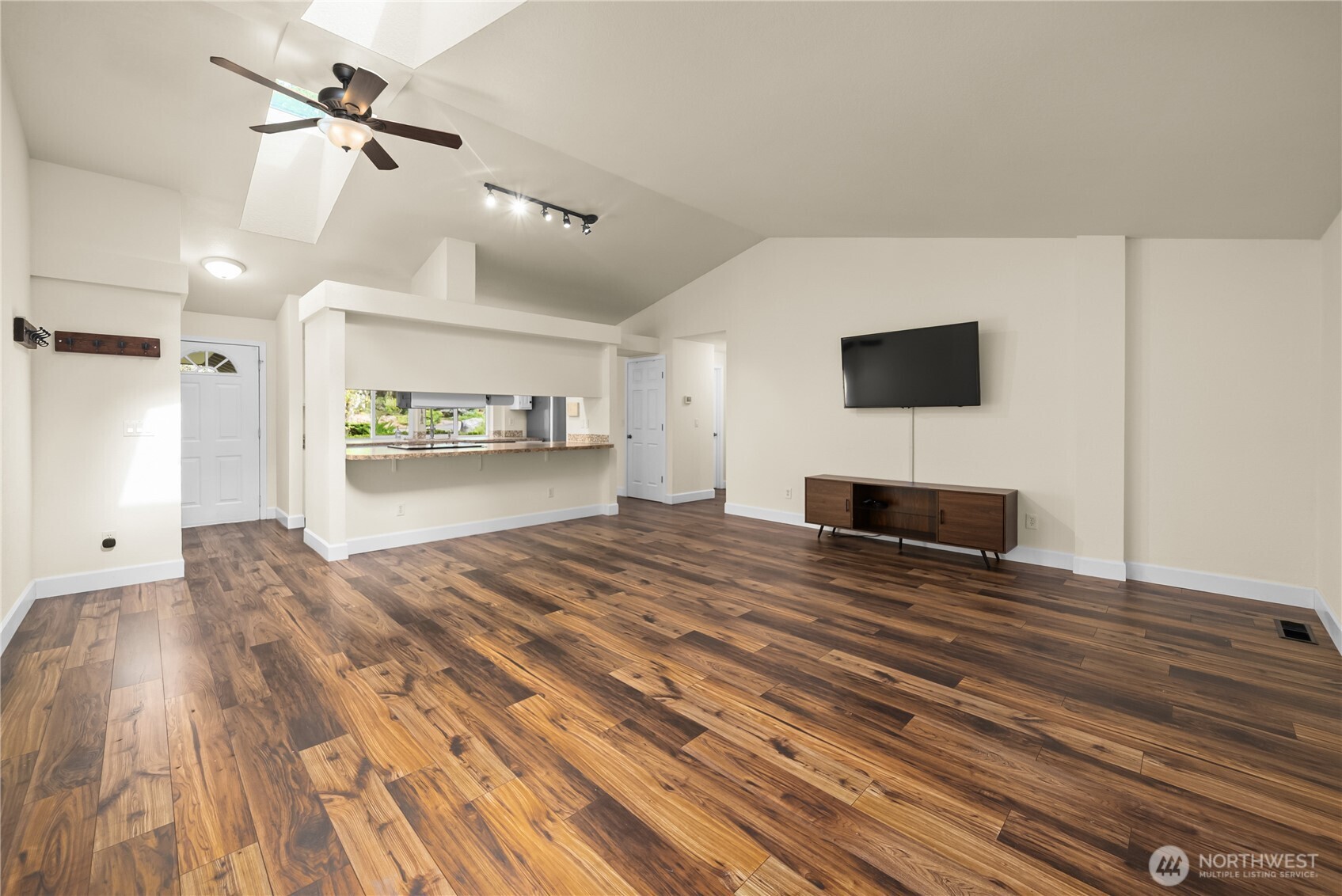 2410 Leah Court Property Photo 9
