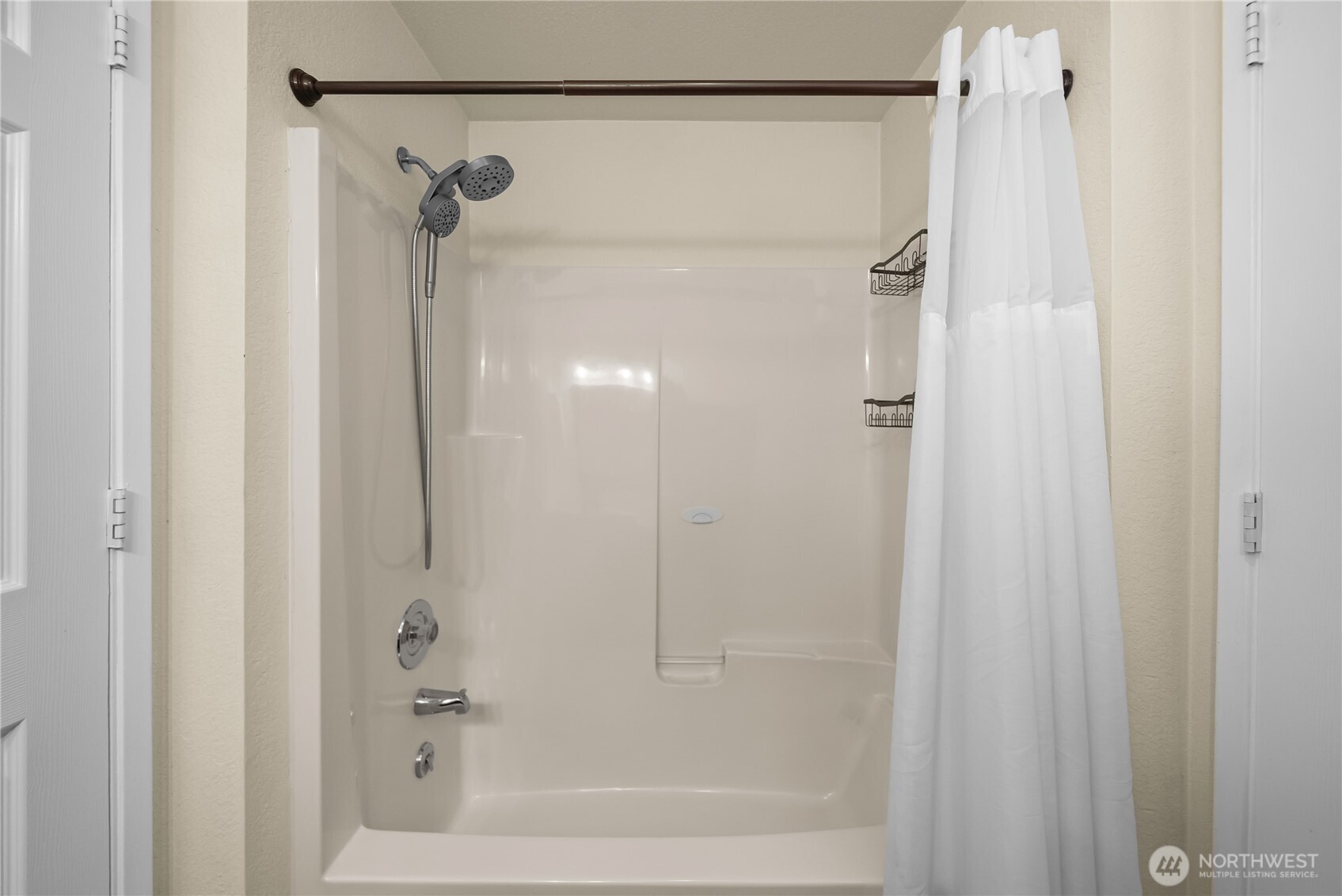 2410 Leah Court Property Photo 16