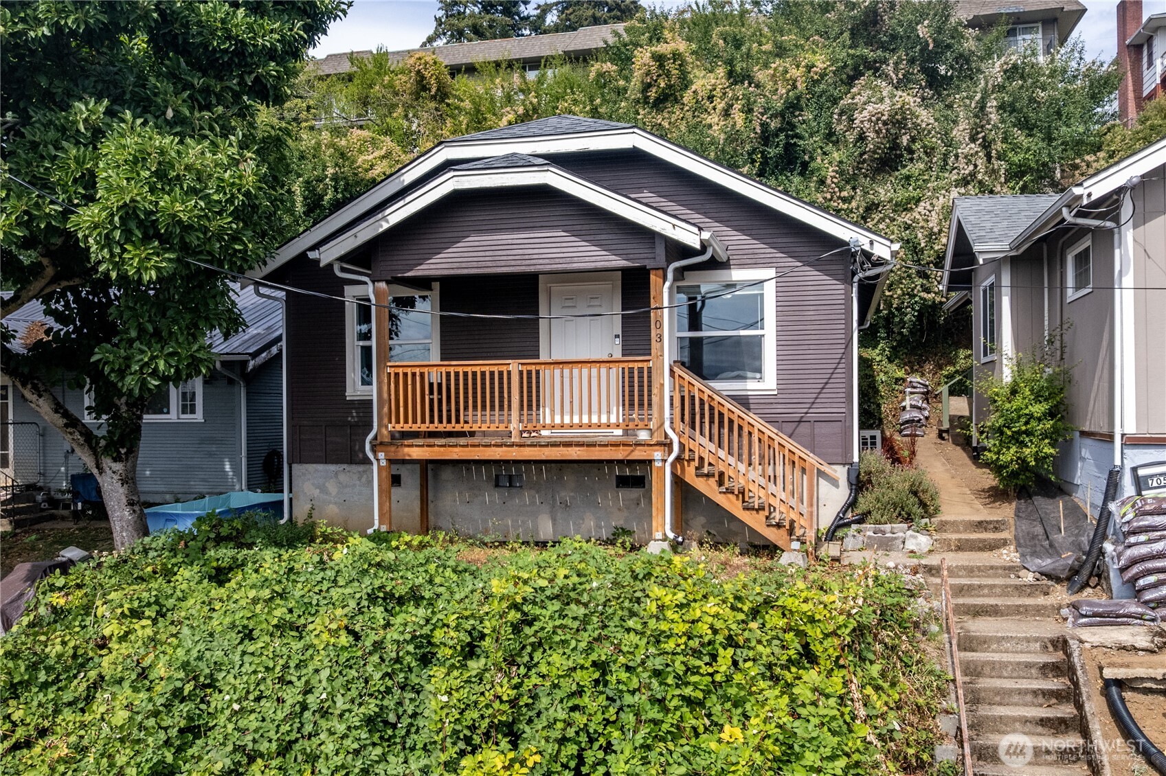 703 Allen Street Property Photo 1