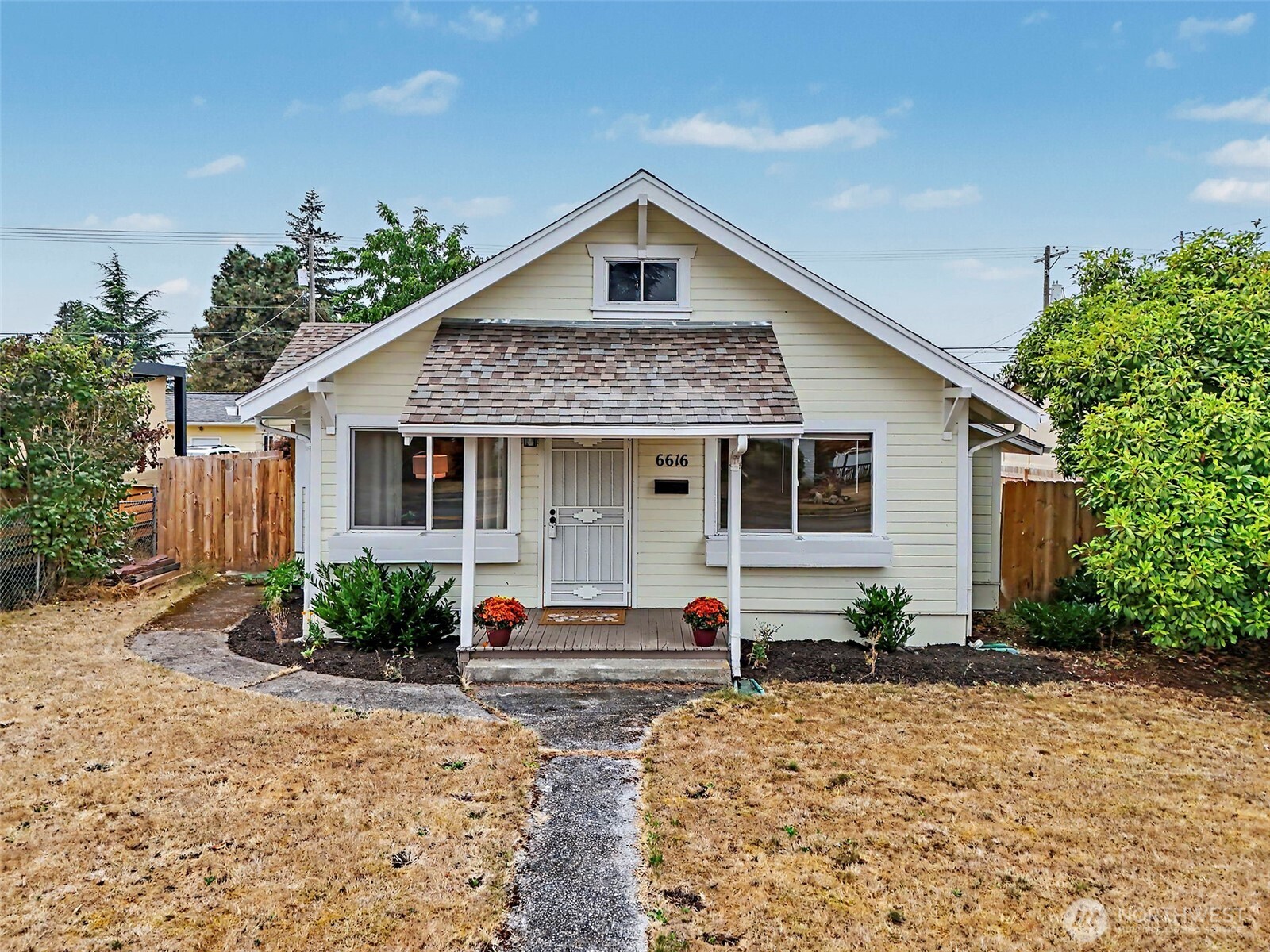 6616 S Oakes Street Property Photo 2