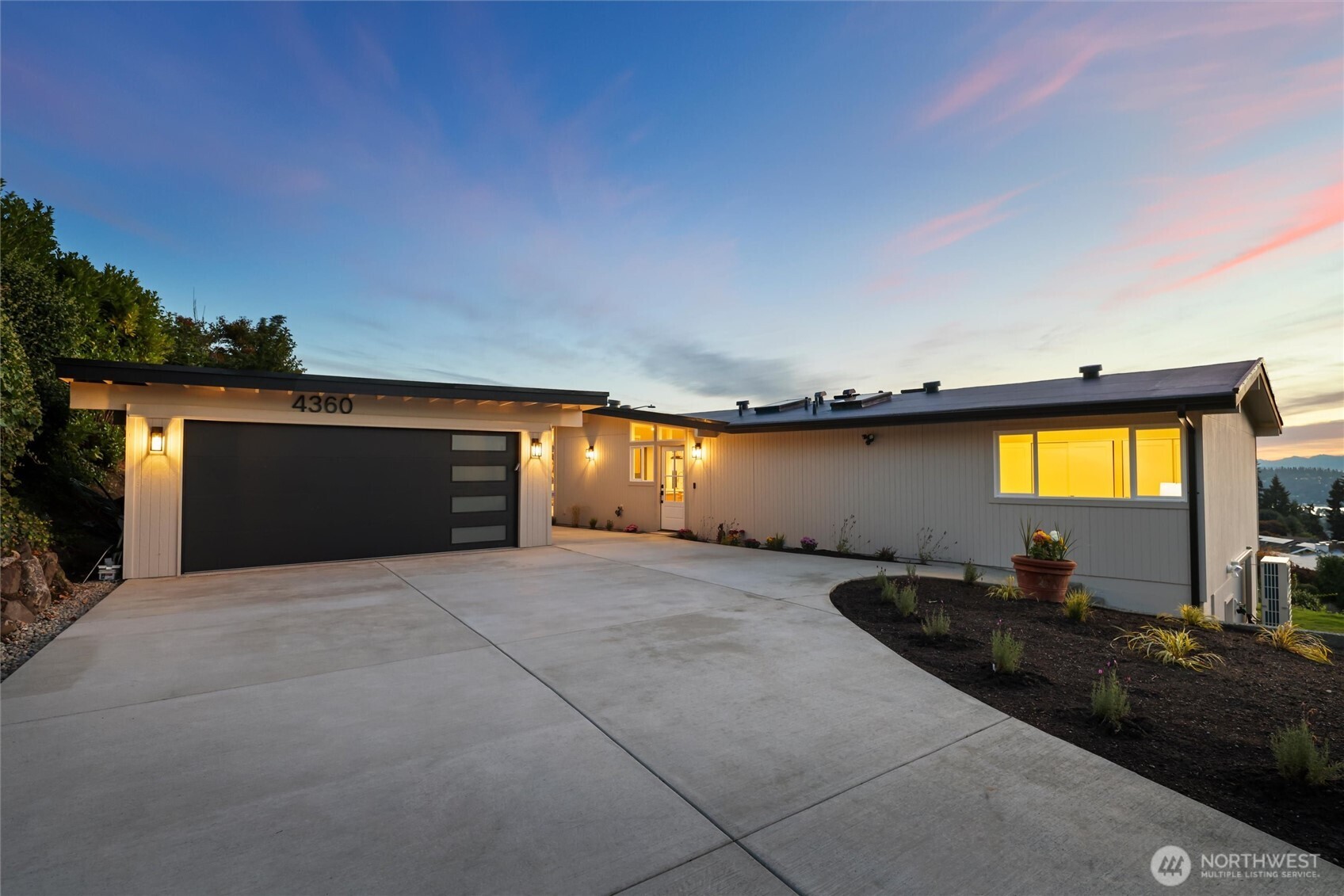 4360 Somerset Boulevard Property Photo 2
