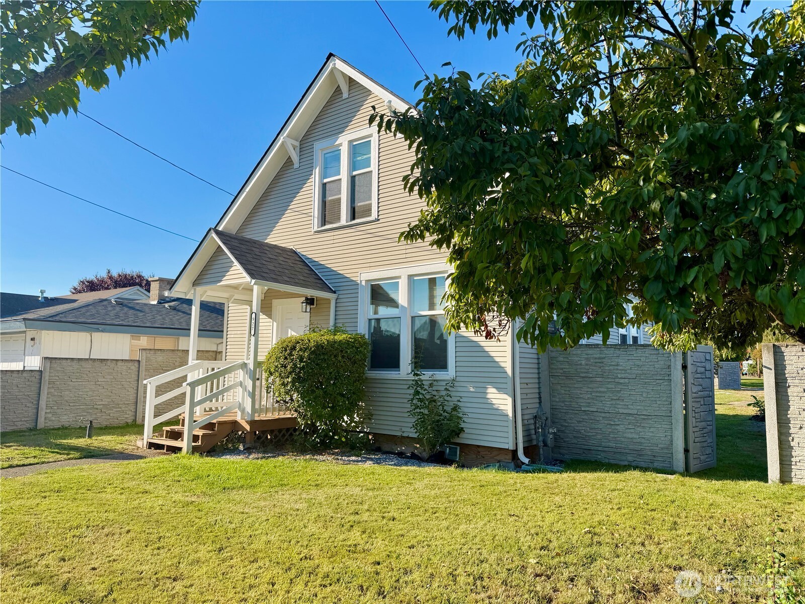 927 7th Avenue Property Photo 2