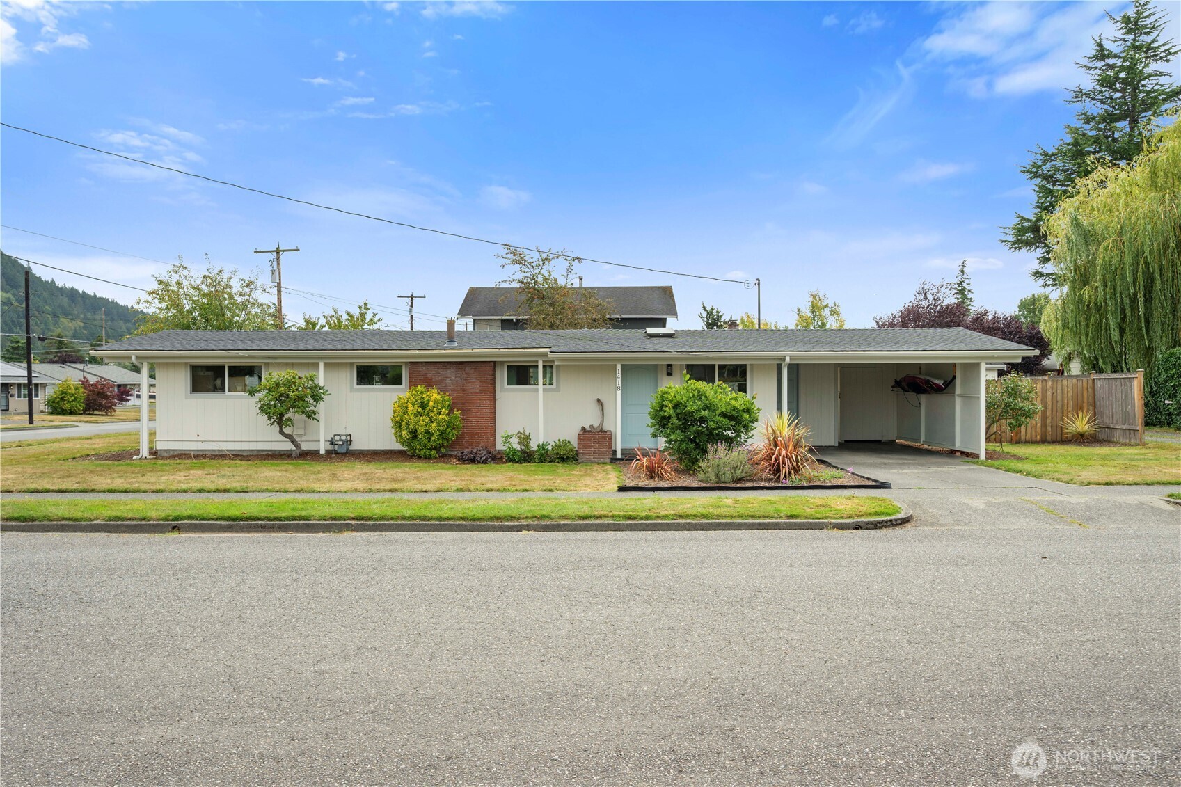 1418 Hillcrest Parkway Property Photo 2