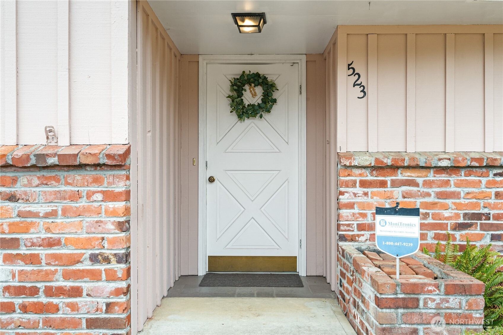 523 Carl Way Property Photo 3