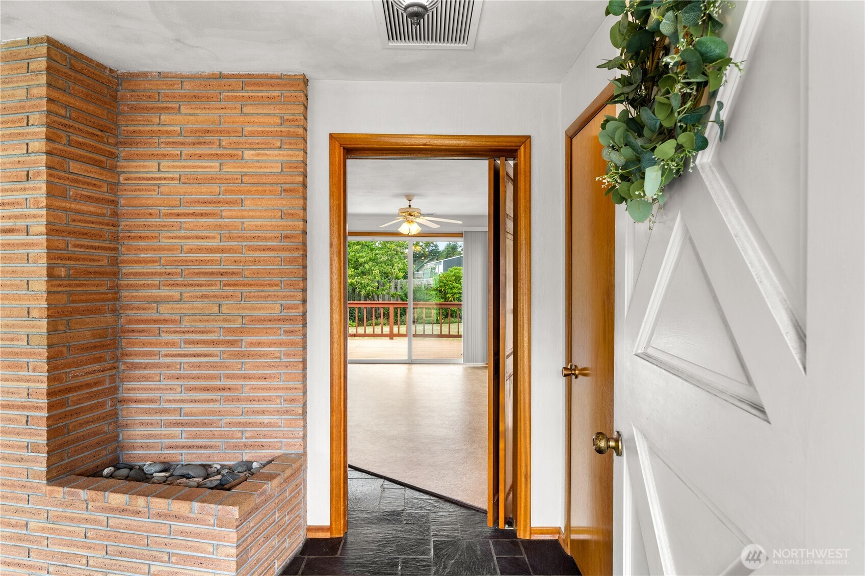 523 Carl Way Property Photo 4