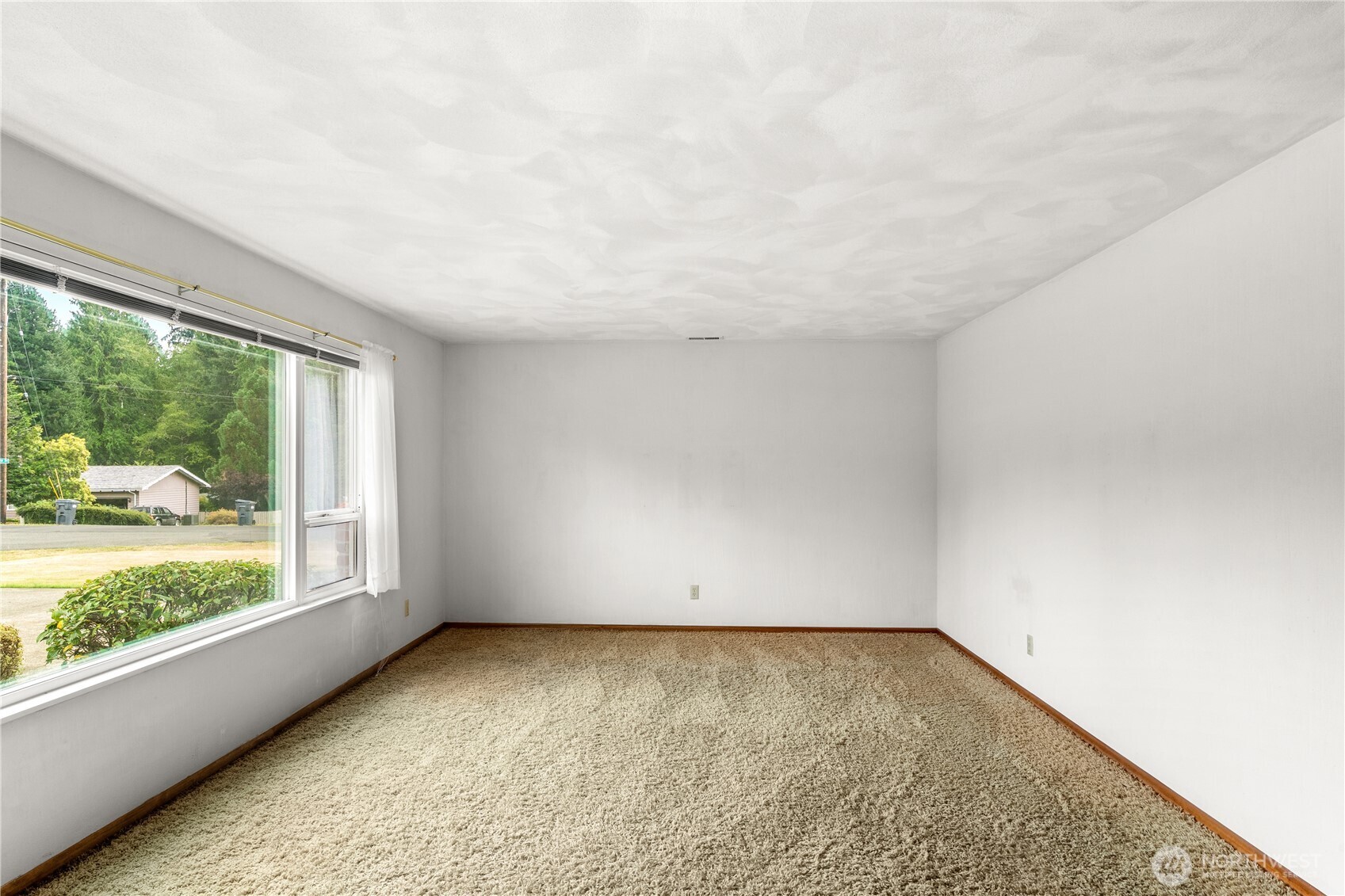 523 Carl Way Property Photo 5