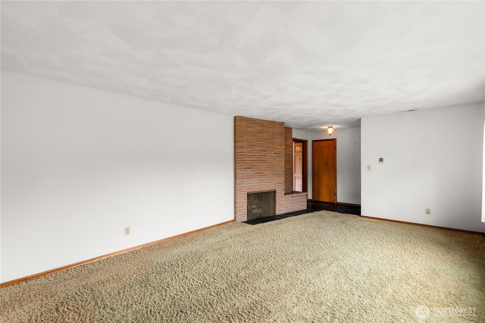 523 Carl Way Property Photo 7