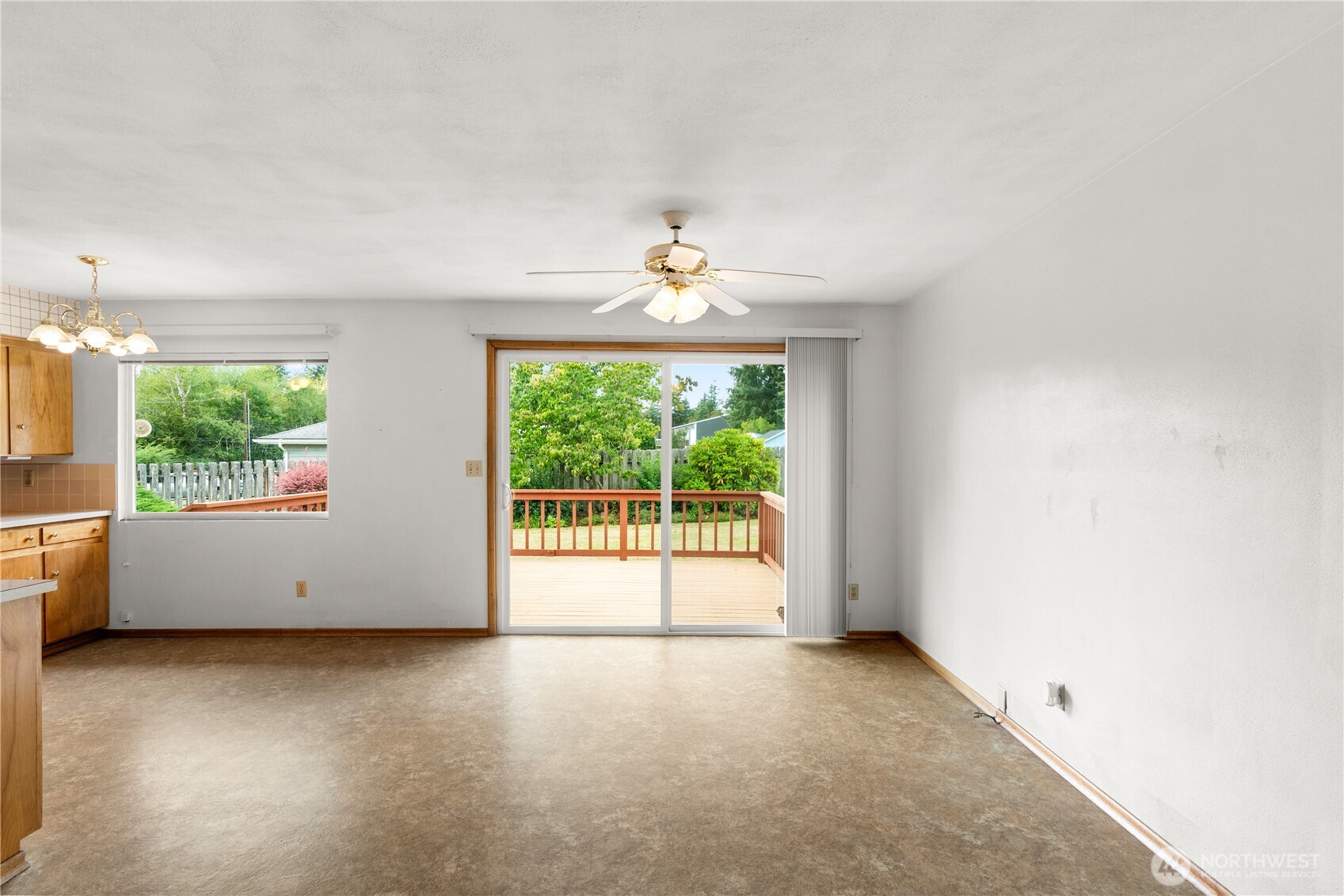 523 Carl Way Property Photo 8