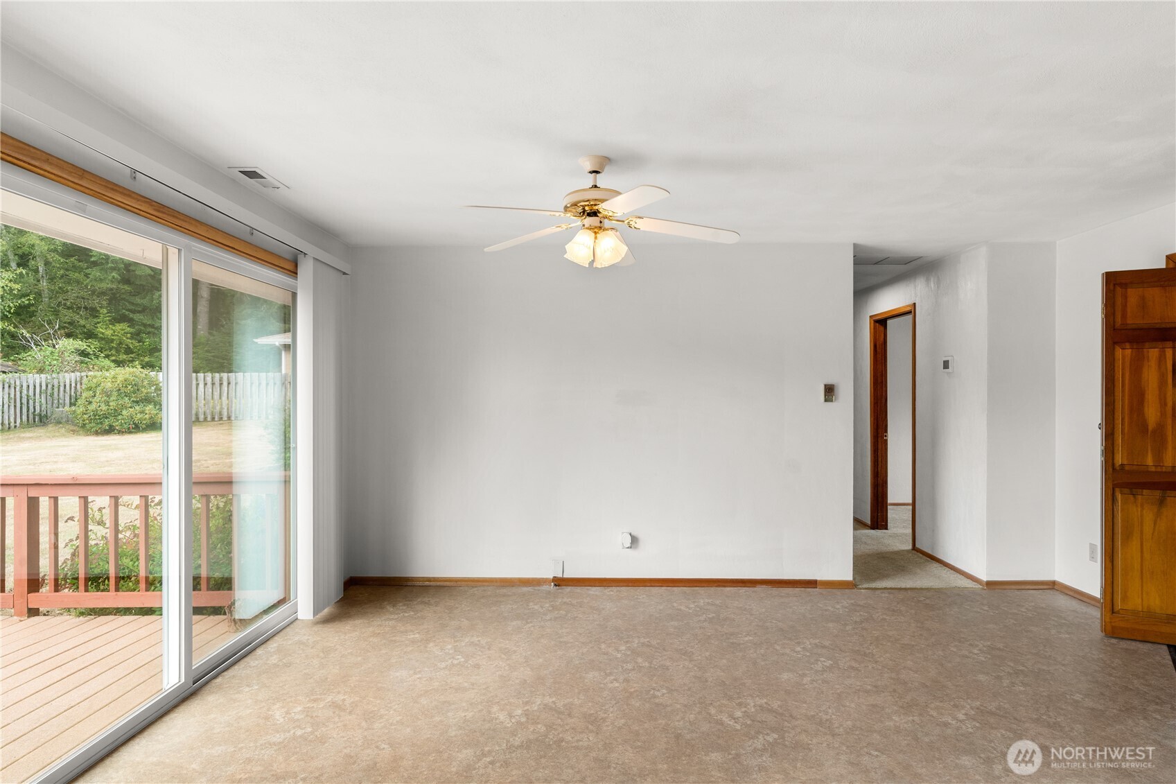 523 Carl Way Property Photo 9