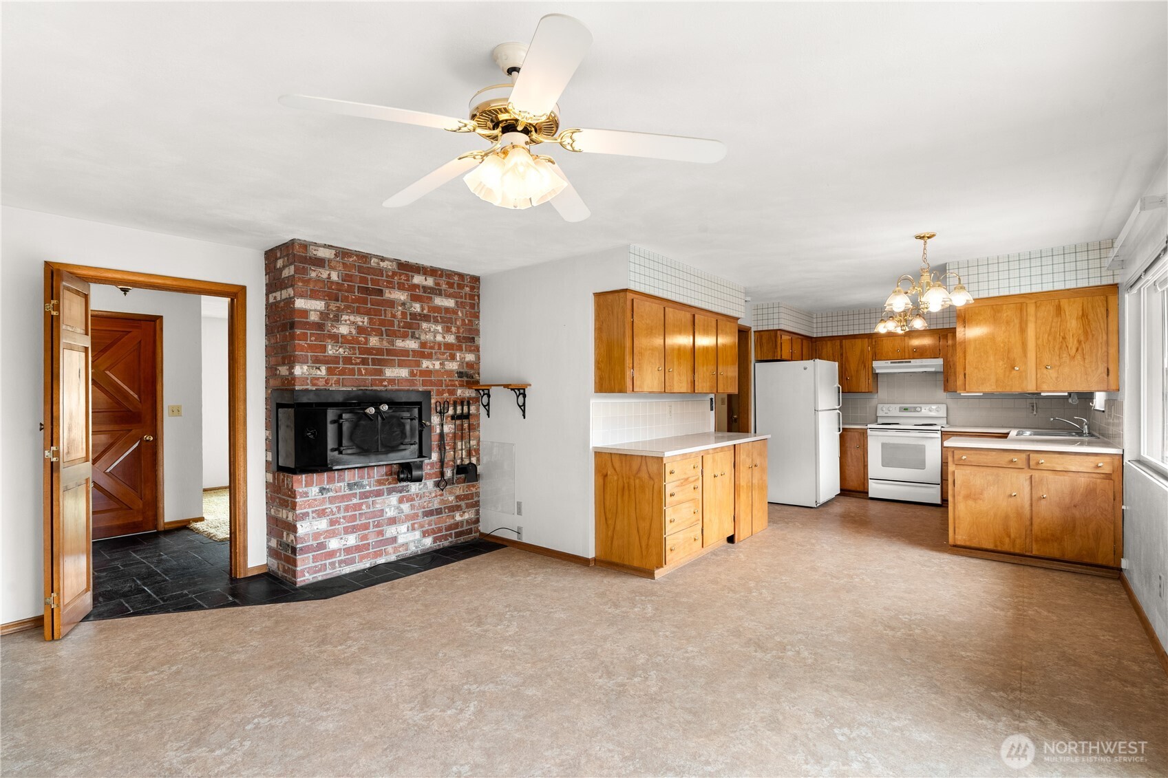 523 Carl Way Property Photo 10