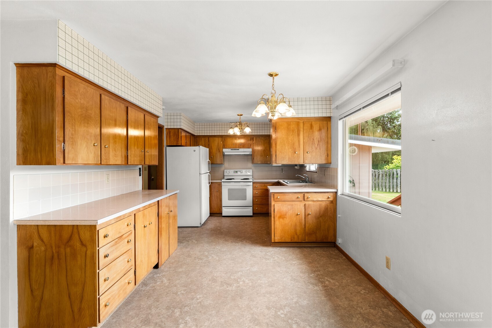 523 Carl Way Property Photo 12