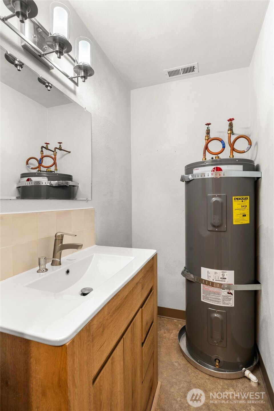 523 Carl Way Property Photo 15