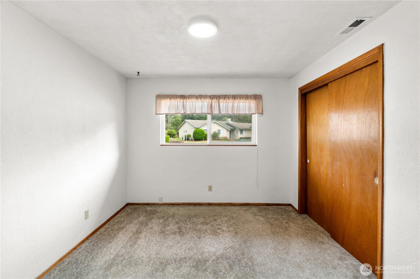 523 Carl Way Property Photo 17