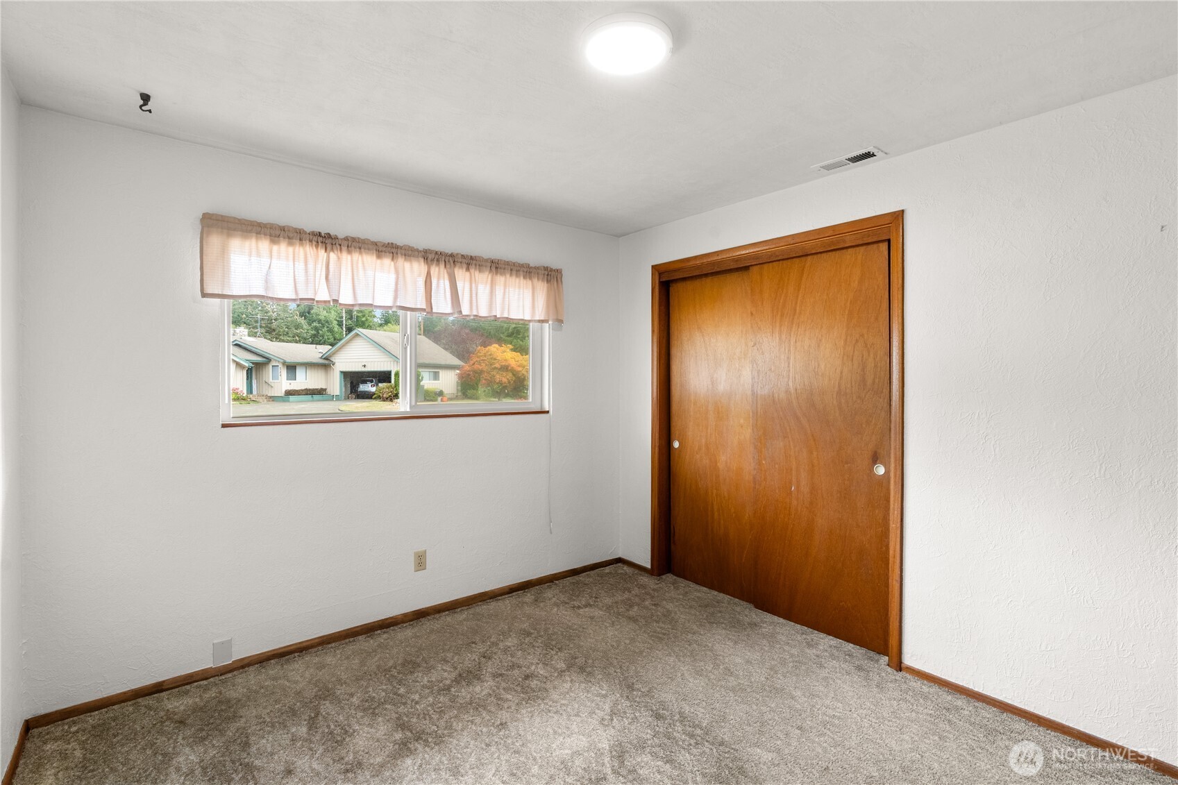523 Carl Way Property Photo 18