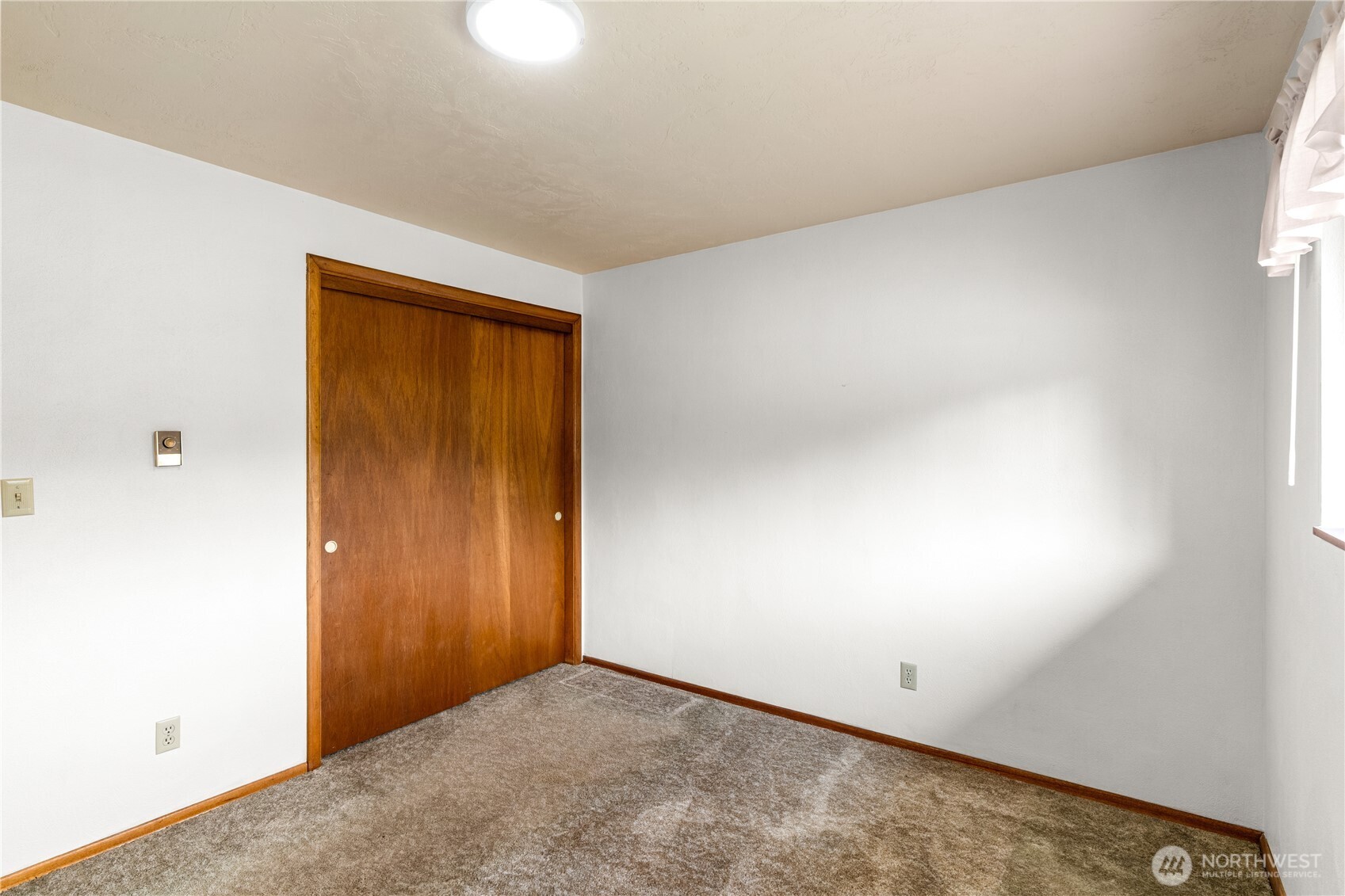 523 Carl Way Property Photo 22