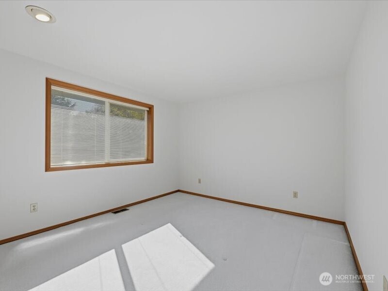 7926 N 9 Street Property Photo 24
