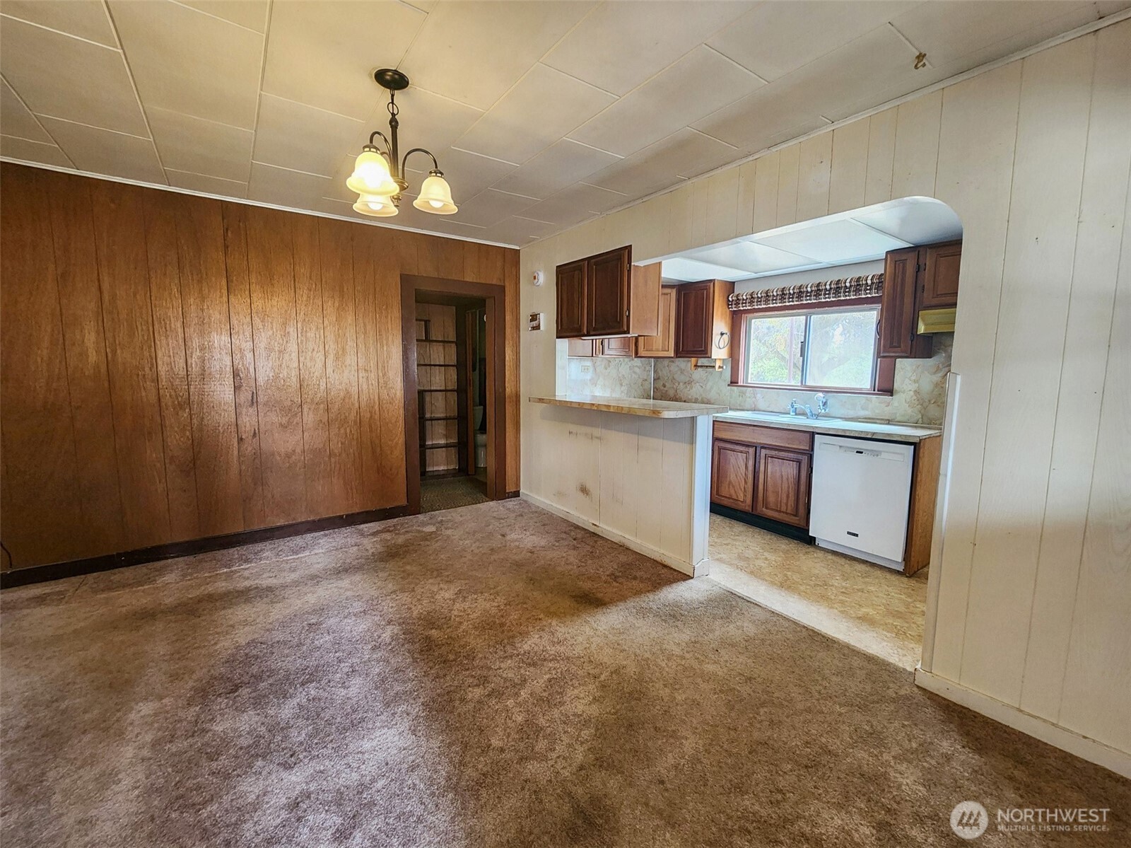 103 W Oak Street Property Photo 5