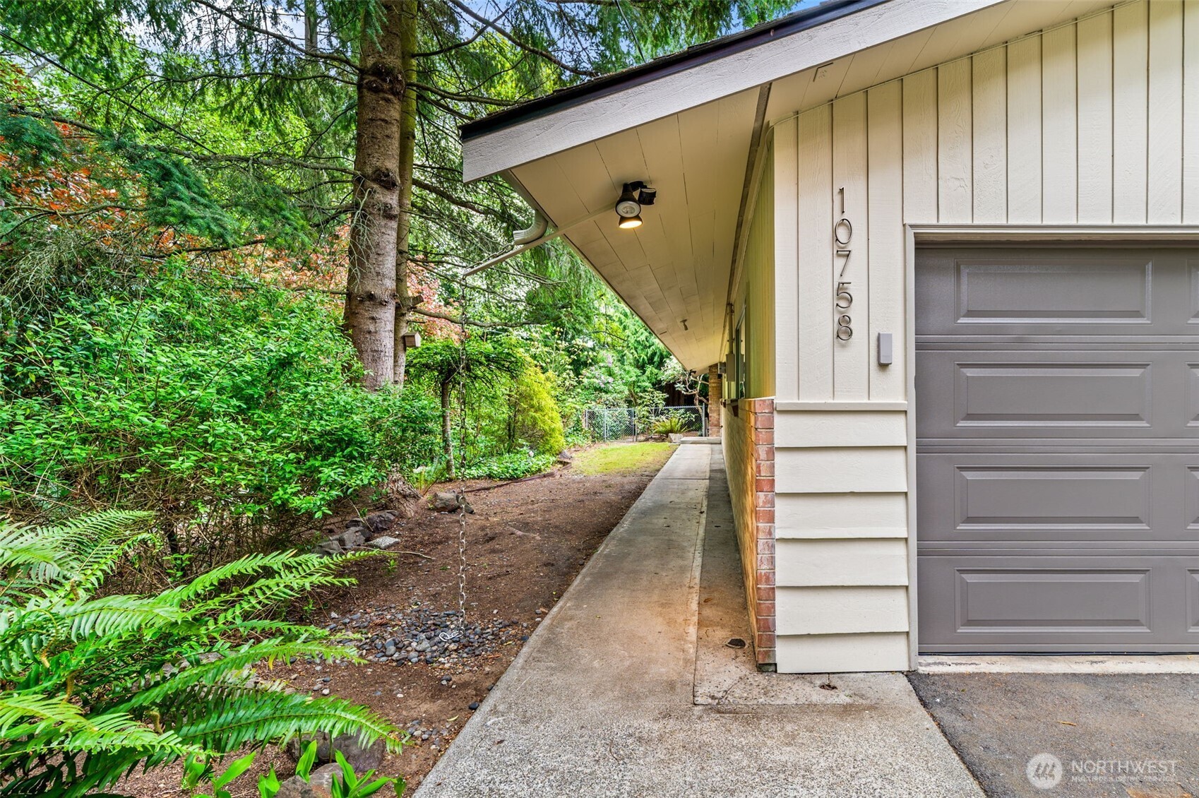 10758 Ashworth Avenue Property Photo 3