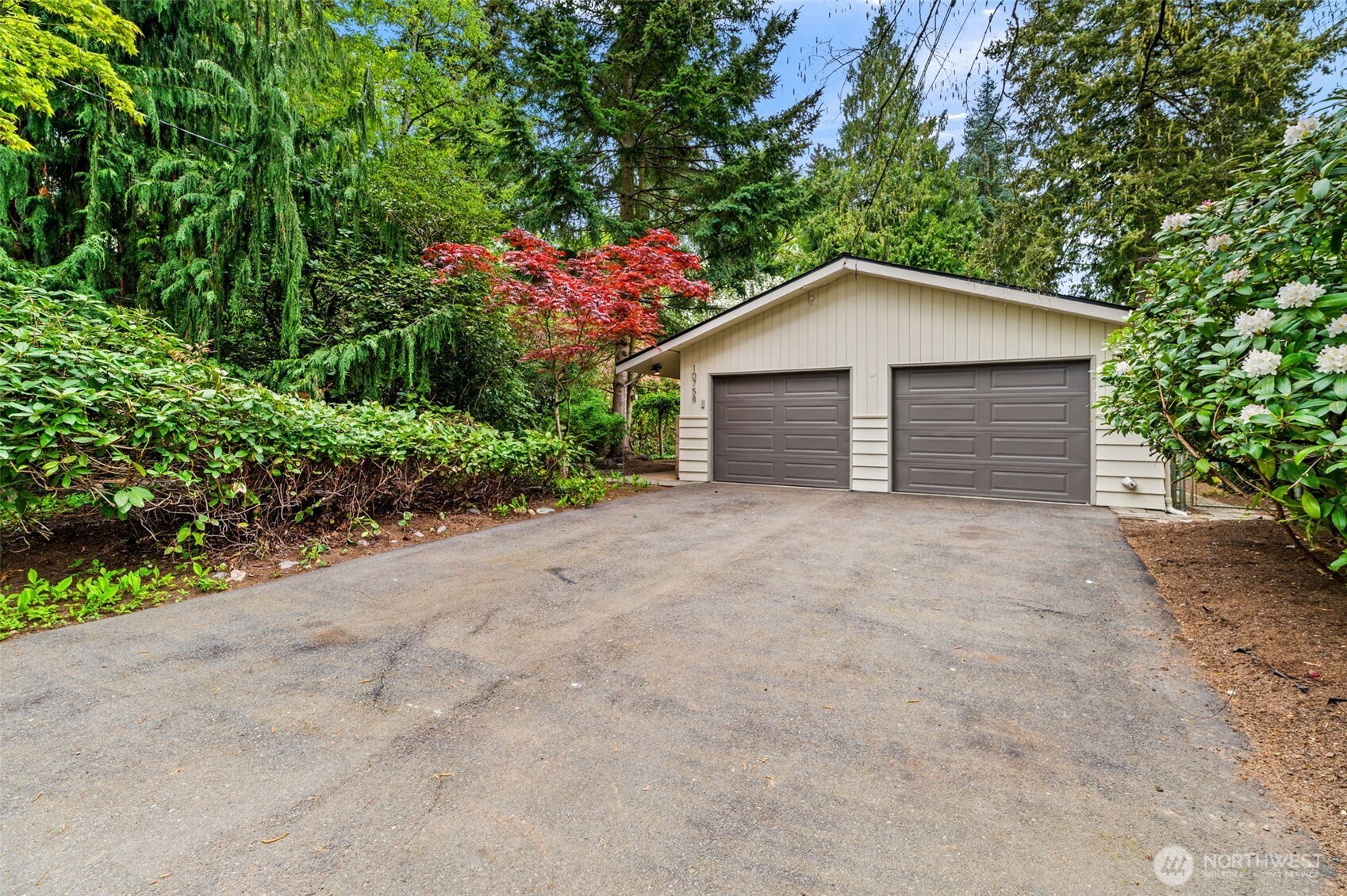 10758 Ashworth Avenue Property Photo 4