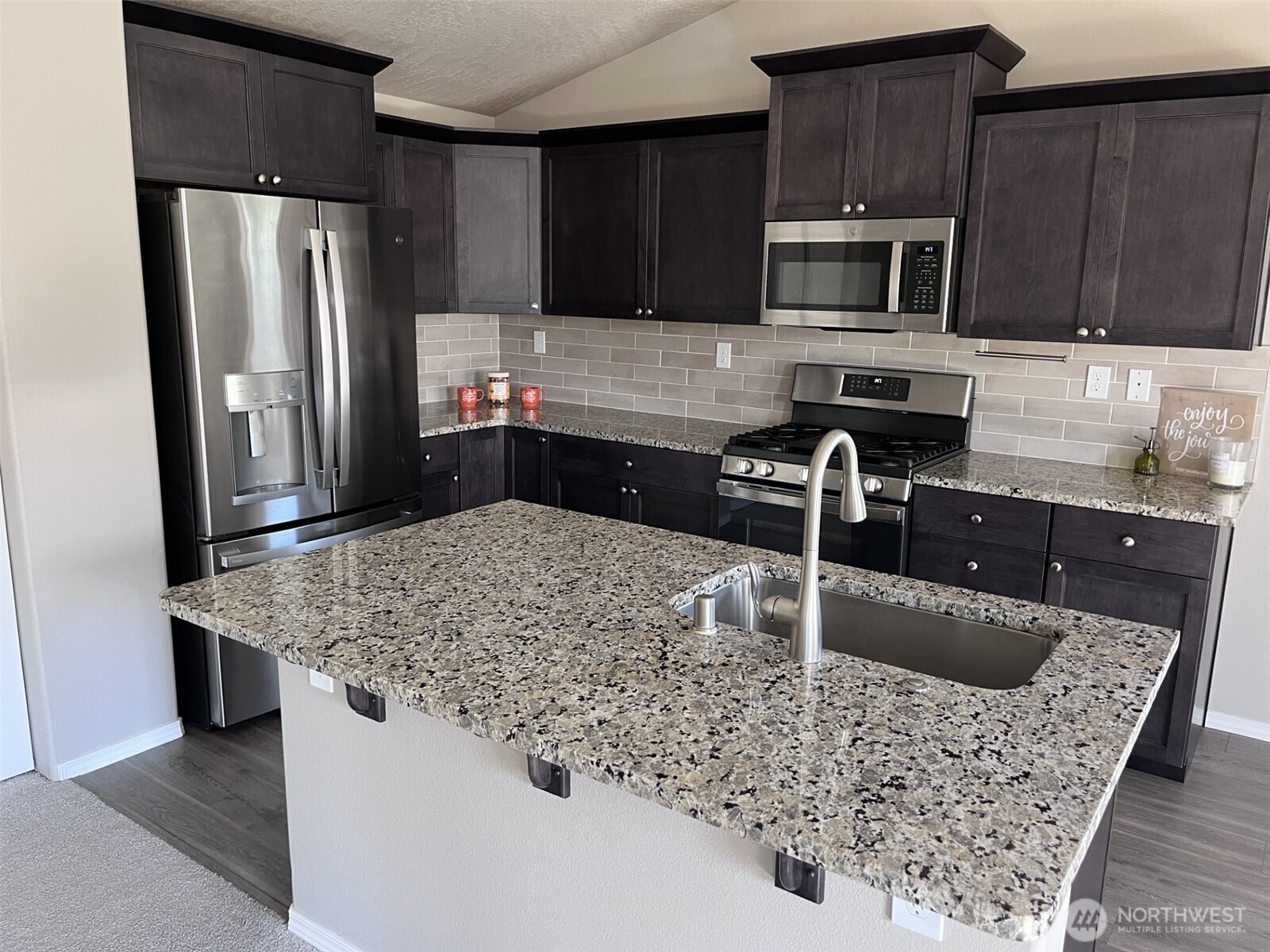 6108 Whitman Avenue Property Photo 4