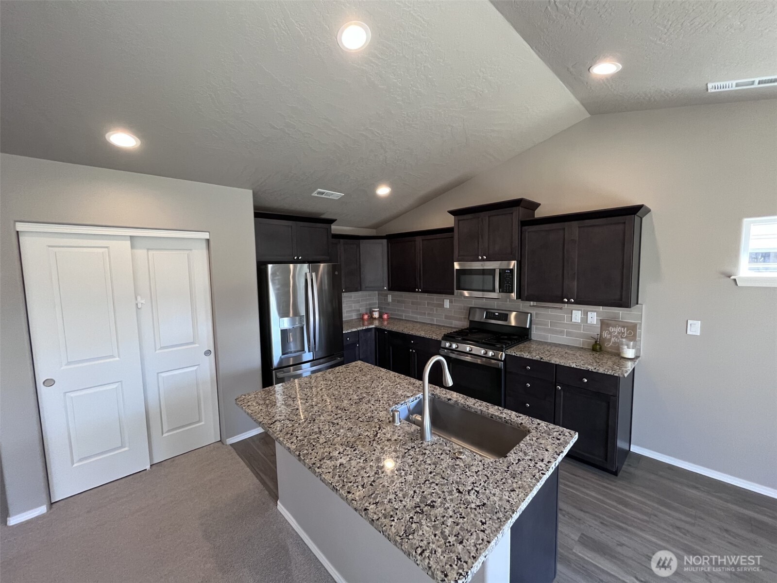 6108 Whitman Avenue Property Photo 7