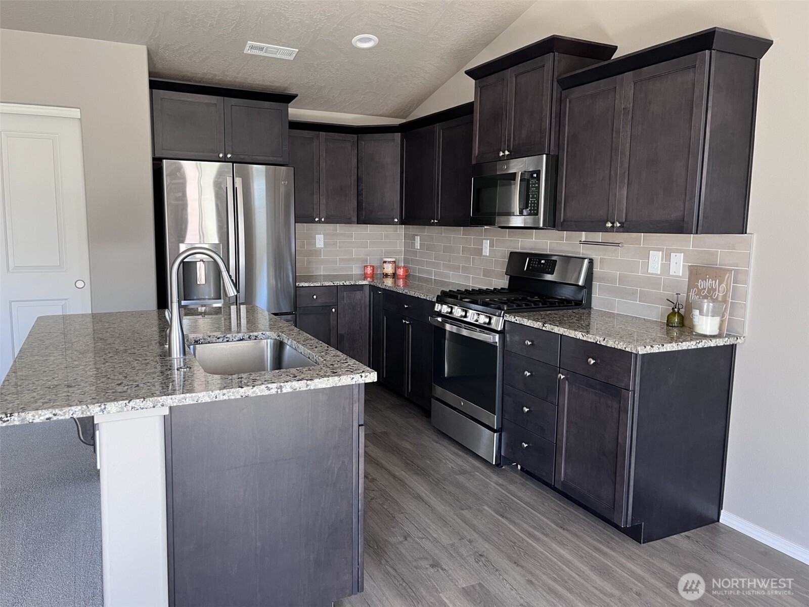 6108 Whitman Avenue Property Photo 8
