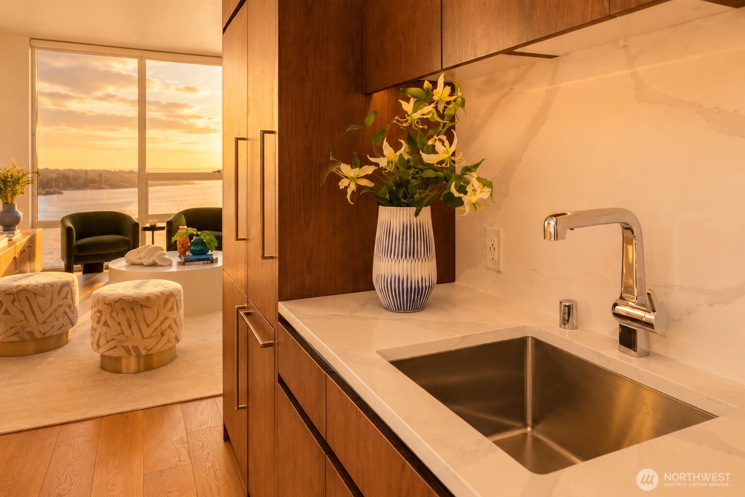 121 Stewart Street 1706 Property Photo 5