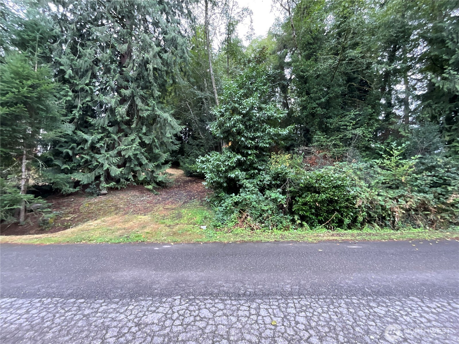 749 NE Woods Court Property Photo 1