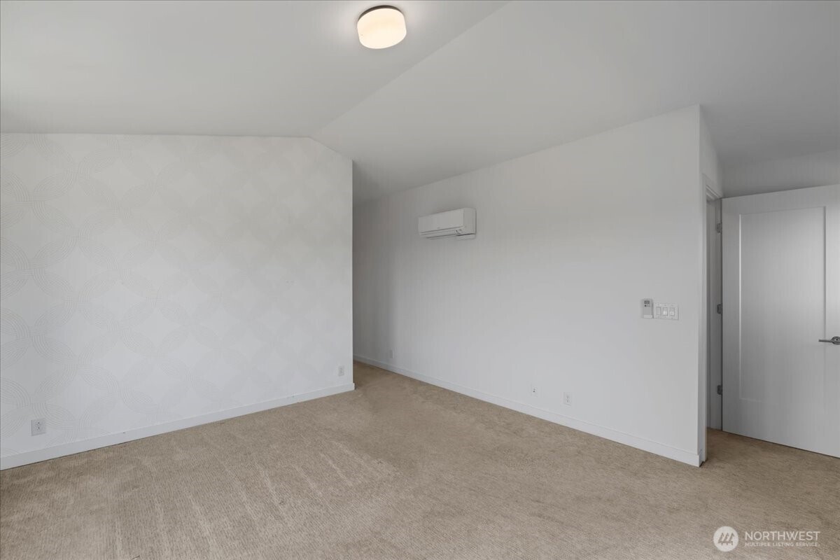 3821 S Cloverdale St Property Photo 26
