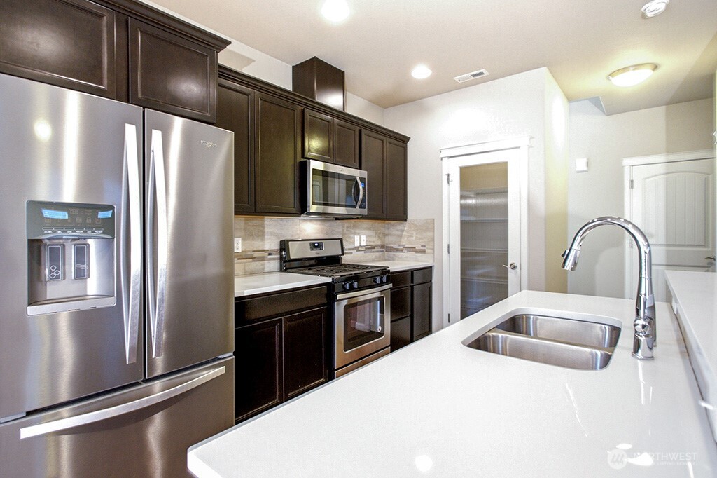 3795 Portside Drive Property Photo 6