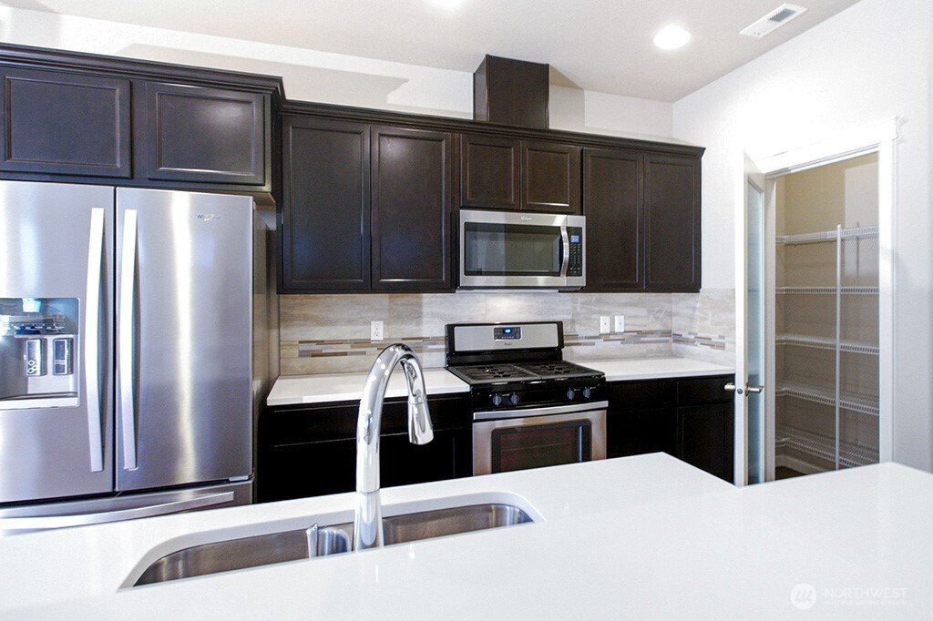 3795 Portside Drive Property Photo 8
