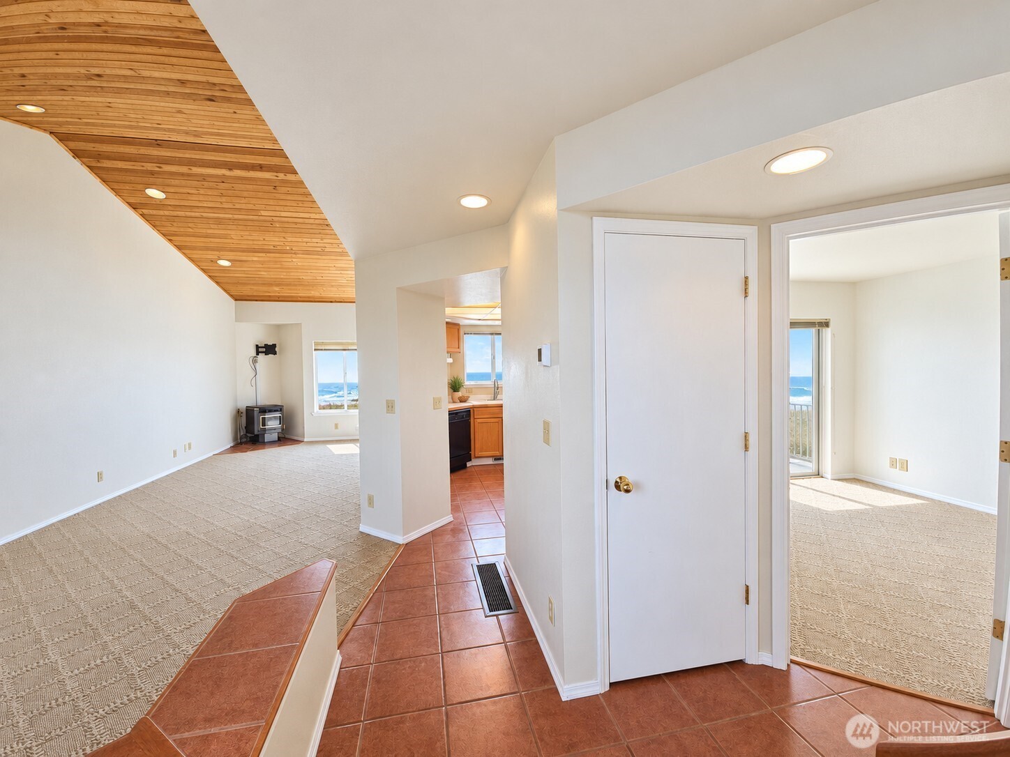 1499 Diamond Head Avenue 2 Property Photo 3