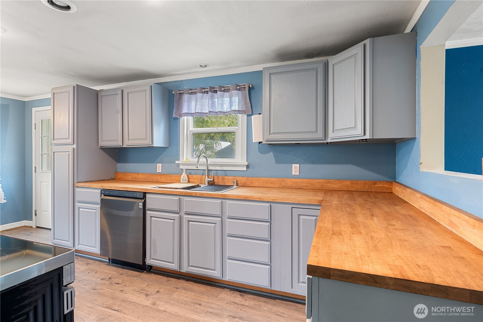 2524 Barnett Street Property Photo 8