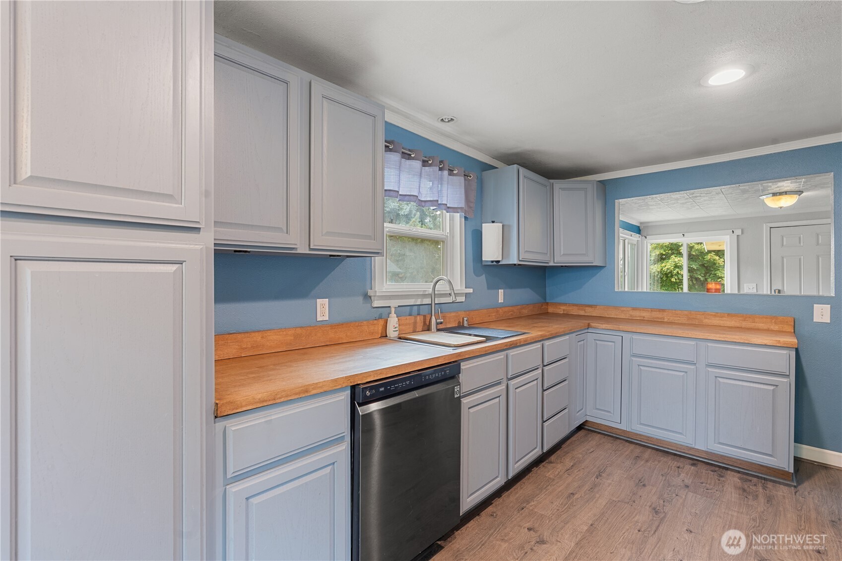 2524 Barnett Street Property Photo 12