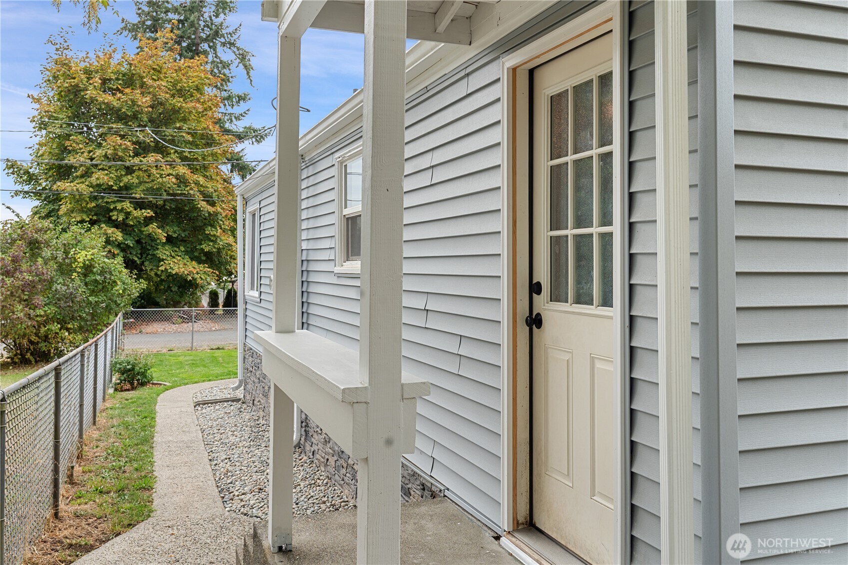 2524 Barnett Street Property Photo 25
