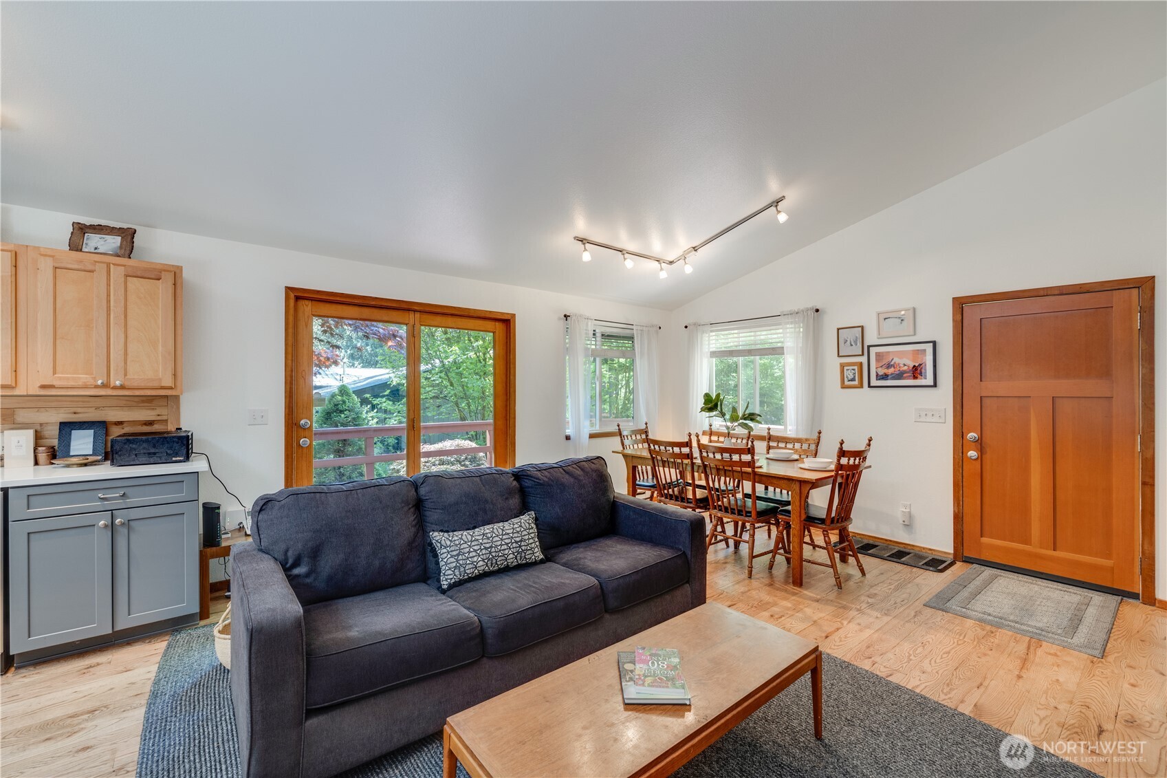 7537 Canyon View Drive Property Photo 8