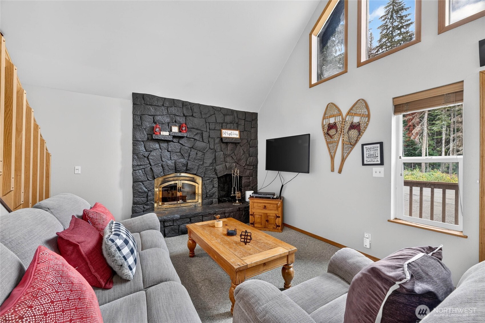 1051 Yellowstone Property Photo 4