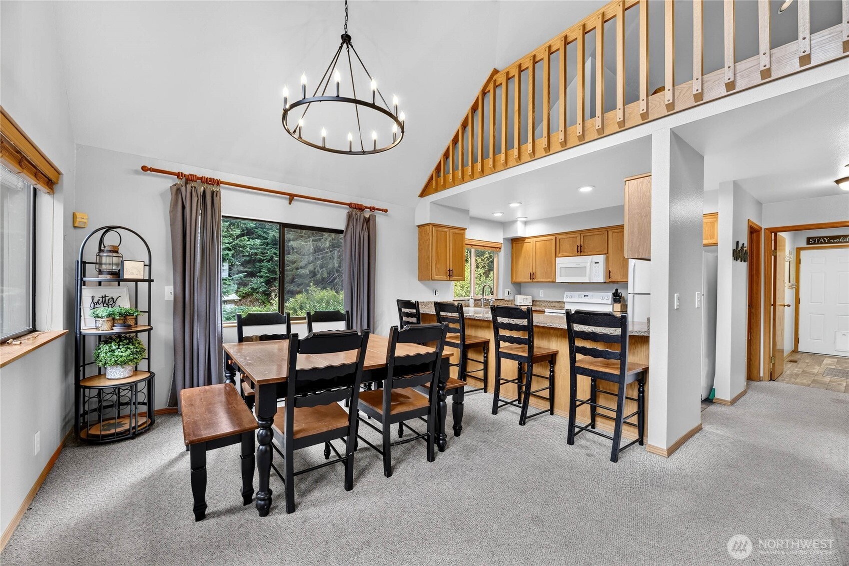 1051 Yellowstone Property Photo 5