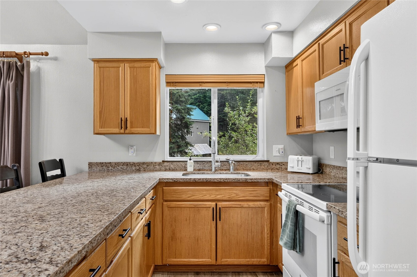 1051 Yellowstone Property Photo 9