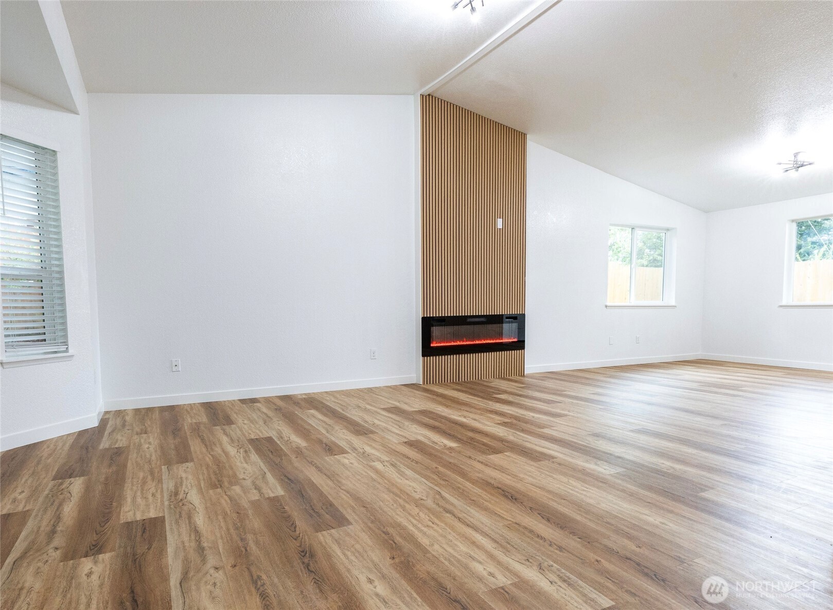 15804 86th Avenue Ct Property Photo 3