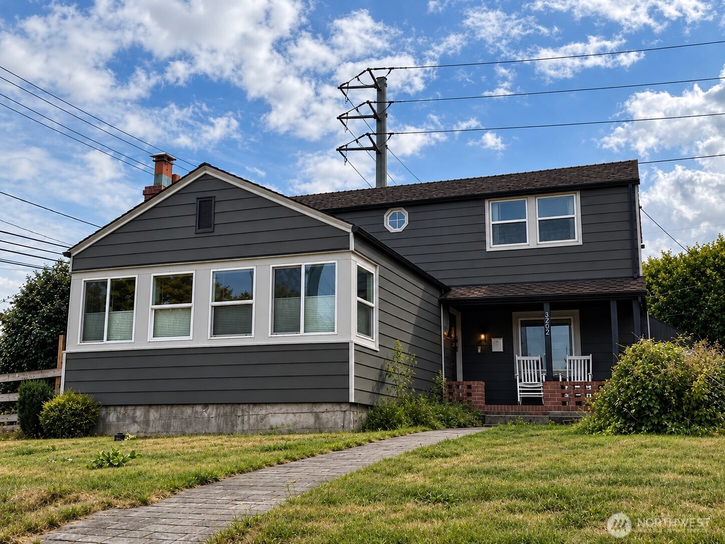3202 E Grandview Avenue Property Photo 1