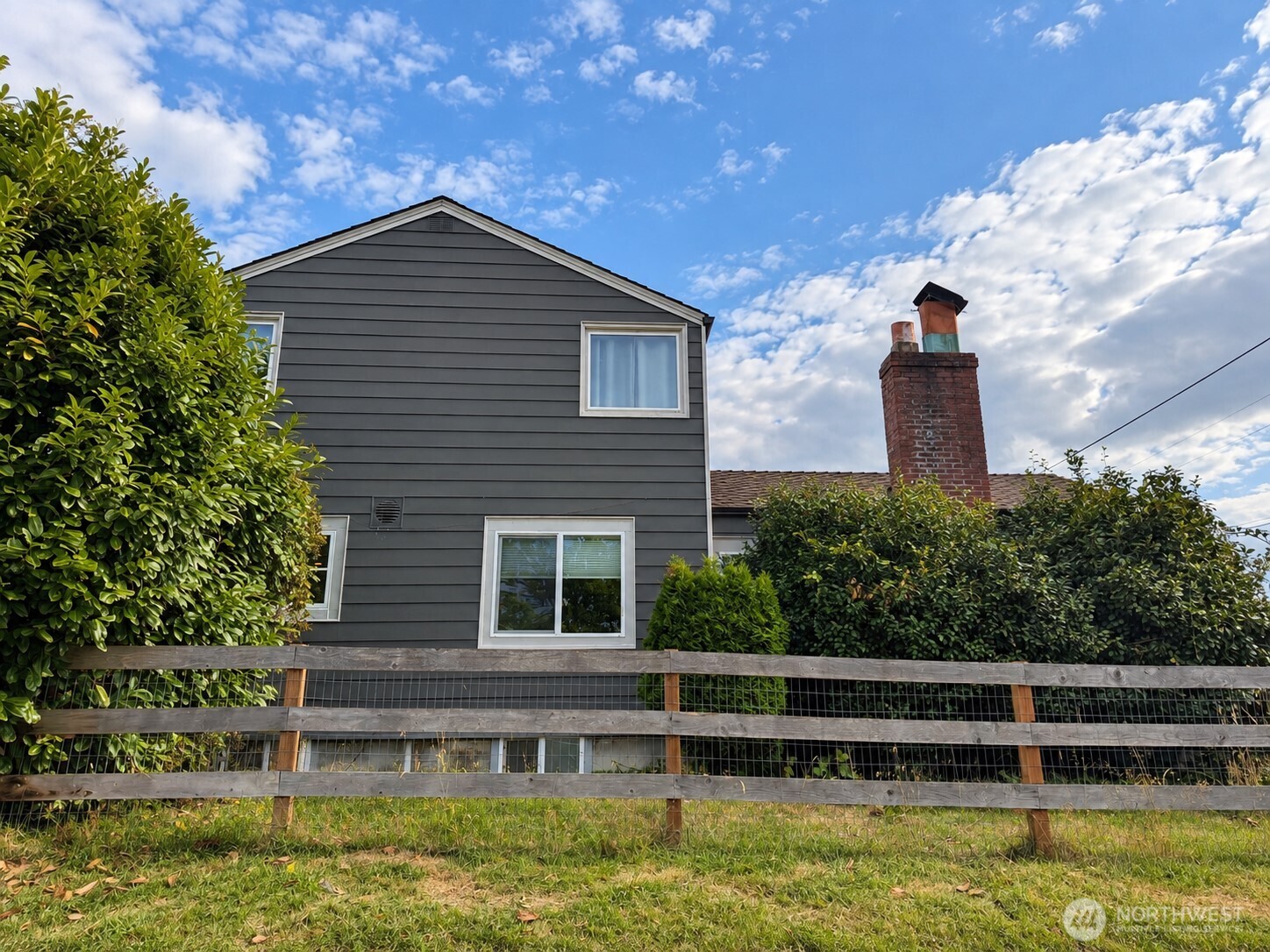 3202 E Grandview Avenue Property Photo 2