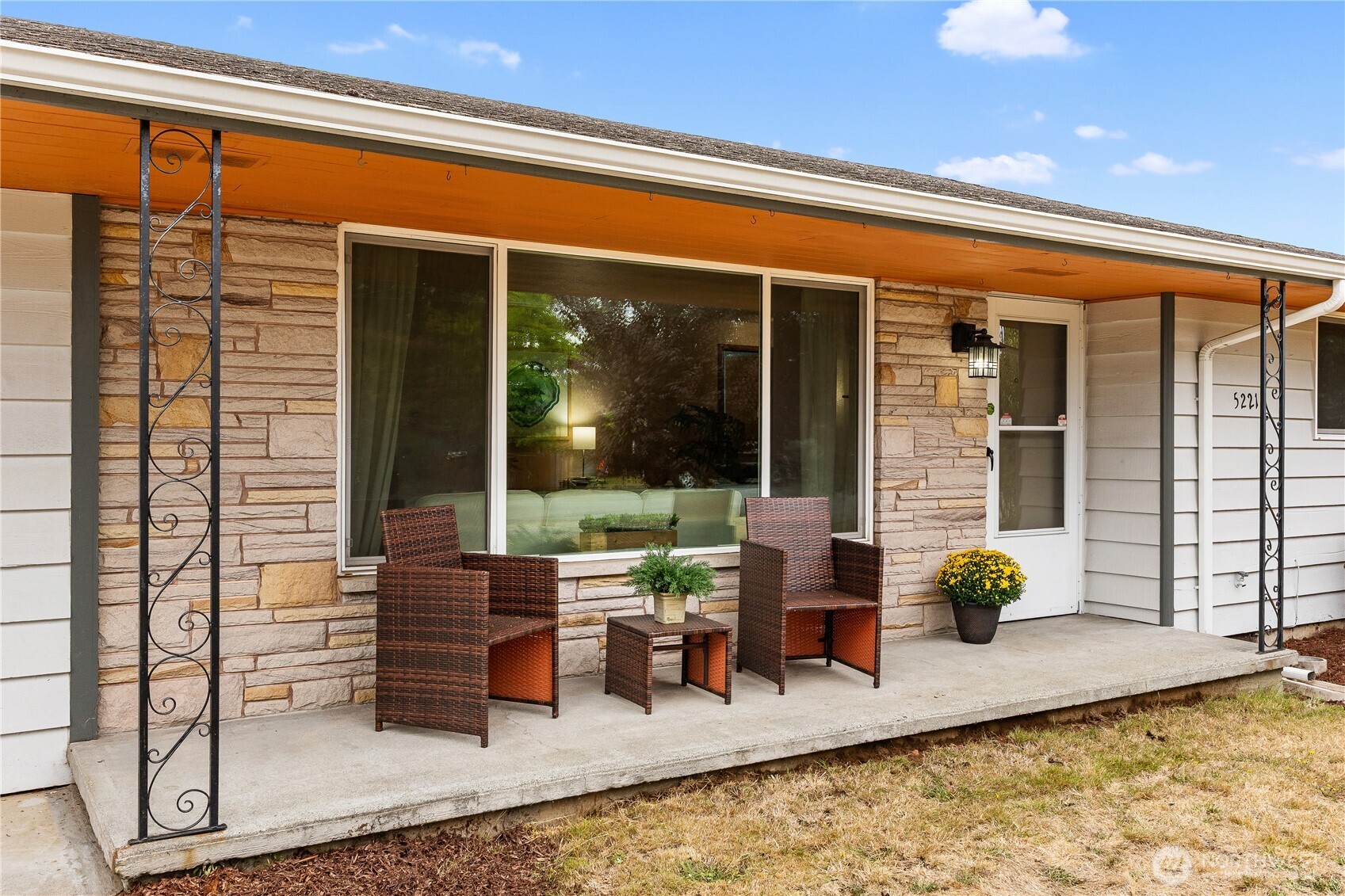 5221 86th Place Property Photo 4