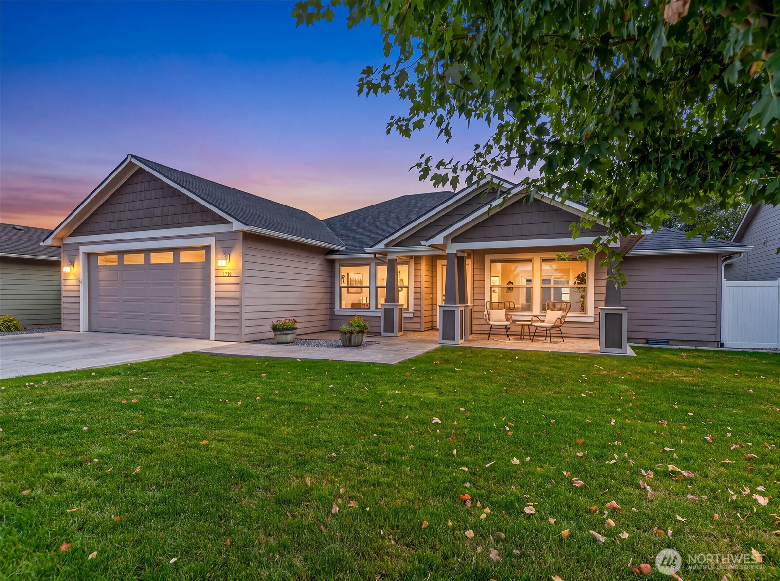 1719 Brambling Brae Property Photo 1