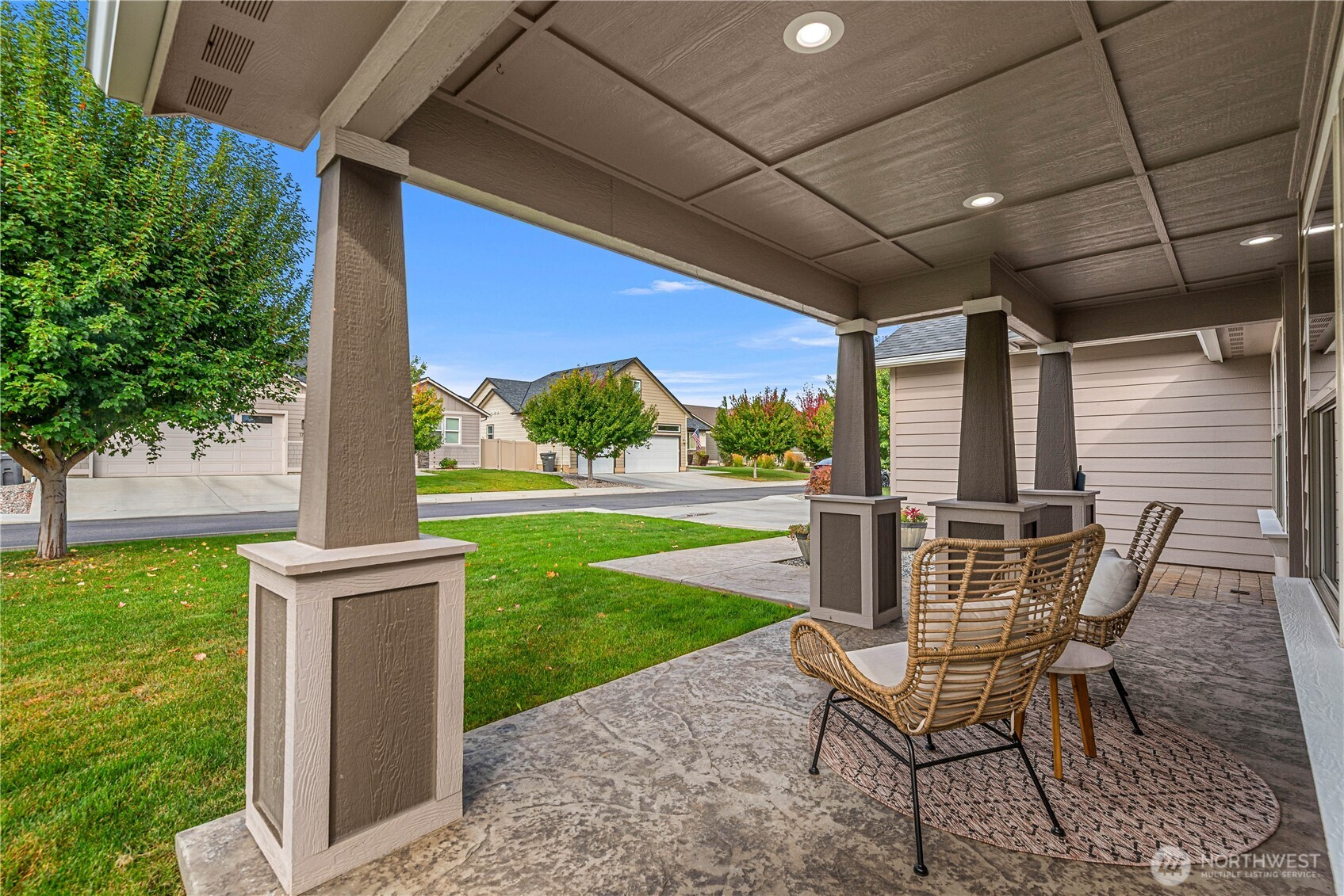 1719 Brambling Brae Property Photo 2