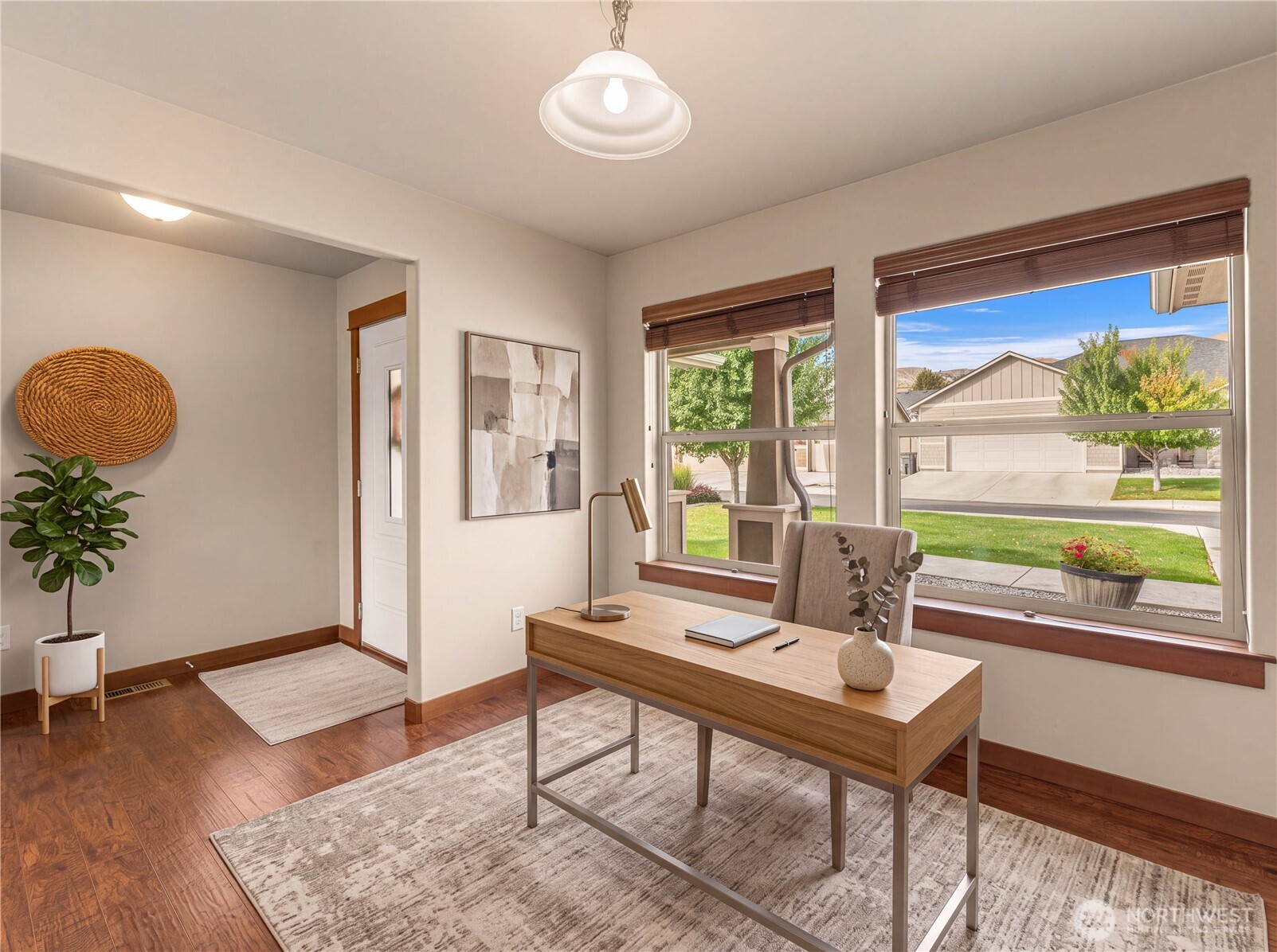 1719 Brambling Brae Property Photo 4