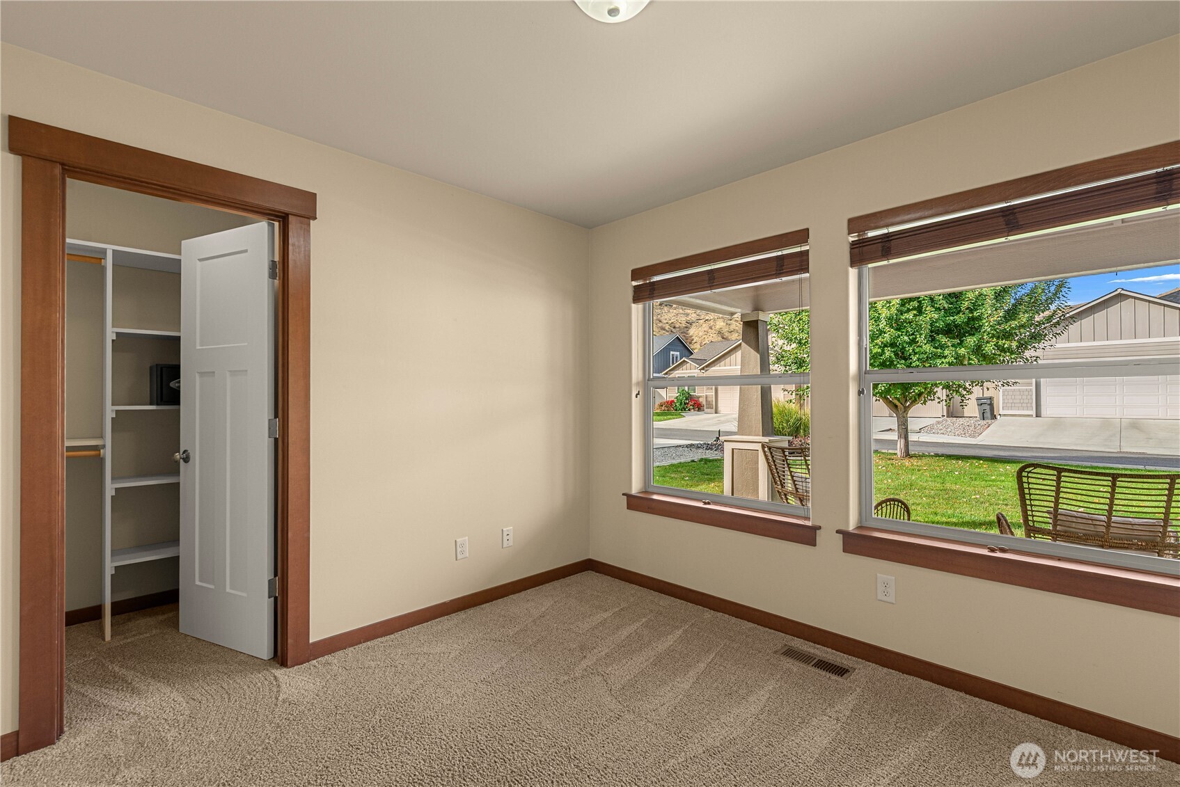 1719 Brambling Brae Property Photo 11
