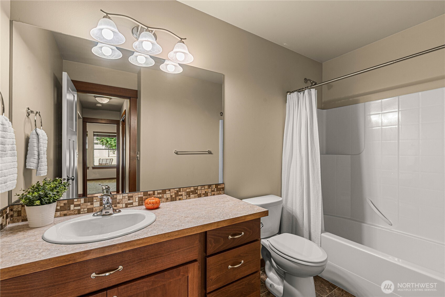 1719 Brambling Brae Property Photo 12
