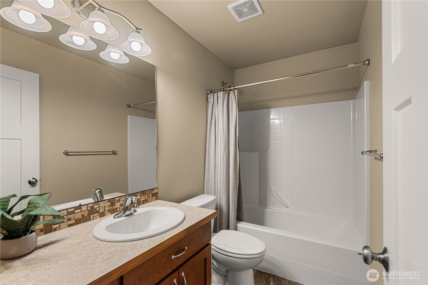 1719 Brambling Brae Property Photo 17